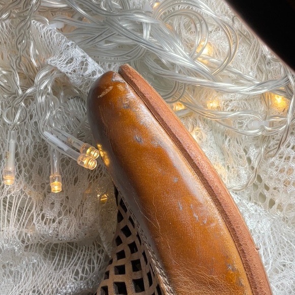 Freebird by Steven. Made in Mexico.  Leather sole.  Size 10.  Lattice pattern. - Picture 10 of 16